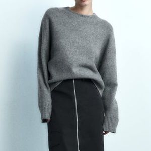 ZARA Soft Knit Sweater (size medium) - LIKE NEW